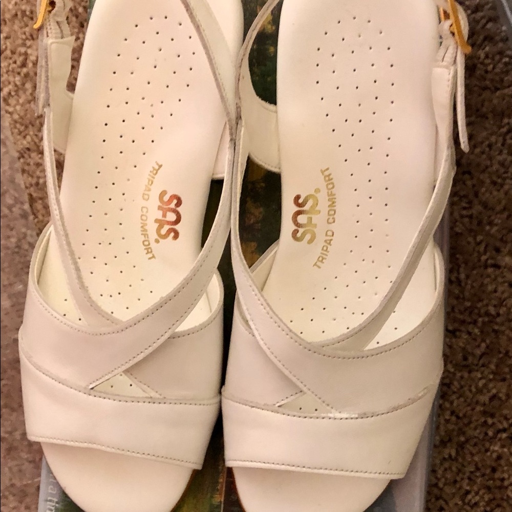 SAS Tripad Comfort White Leather Heel Strap Sandals, size 5